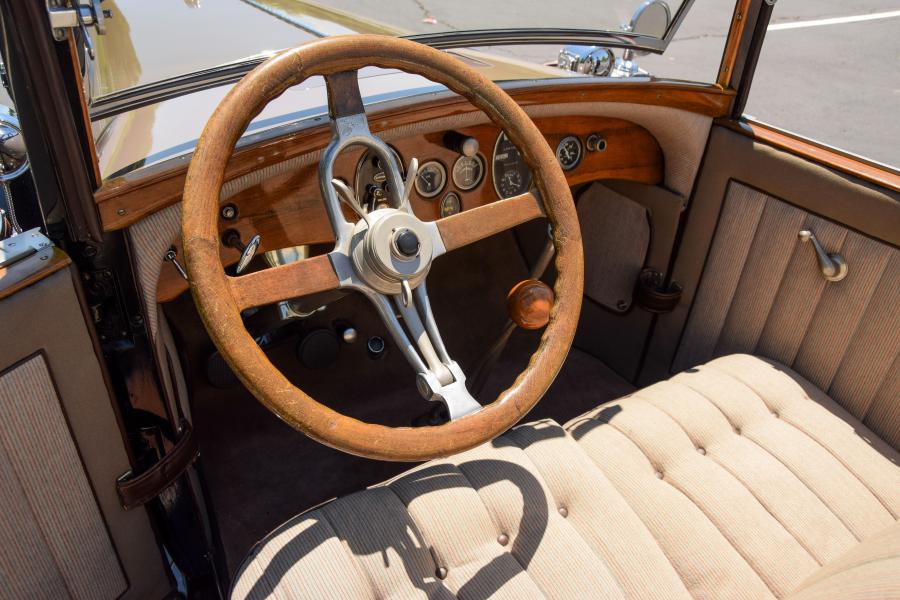 Интерьер Lincoln Model L Convertible Coupe 1925 года  (фото 2 из 13)